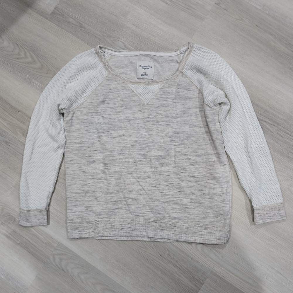 American Eagle Heathered Gray and Cream Sweater Size M